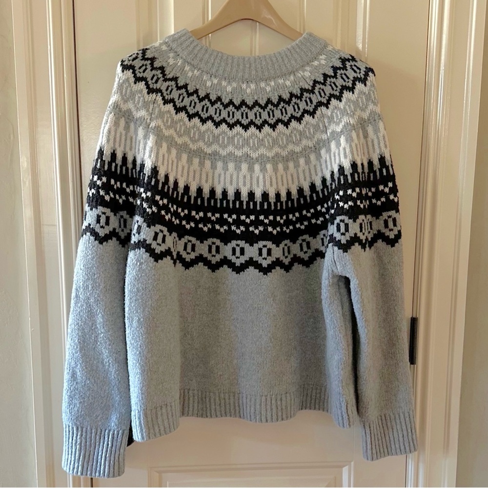 NWOT Universal Threads Grey Patterned Sweater